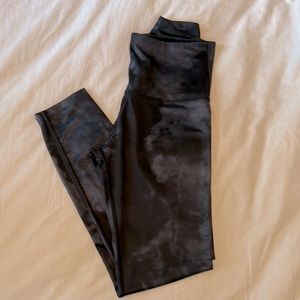 Beyond Yoga Cloud Leggings, Size Small, Grey and Black “cloud” print